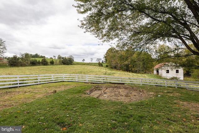 view of yard featuring a rural view