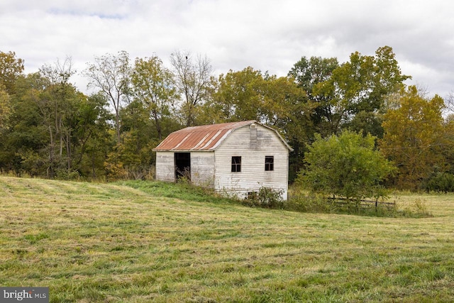 view of outdoor structure with a lawn