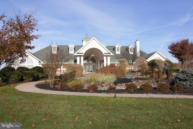 view of front of property with a front yard