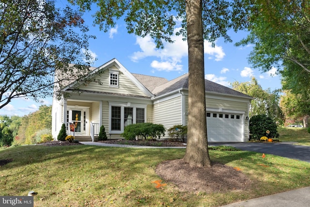 view of front of home featuring a front lawn and a garage