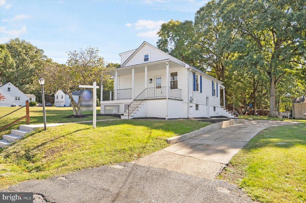 view of front of house featuring a front lawn and covered porch