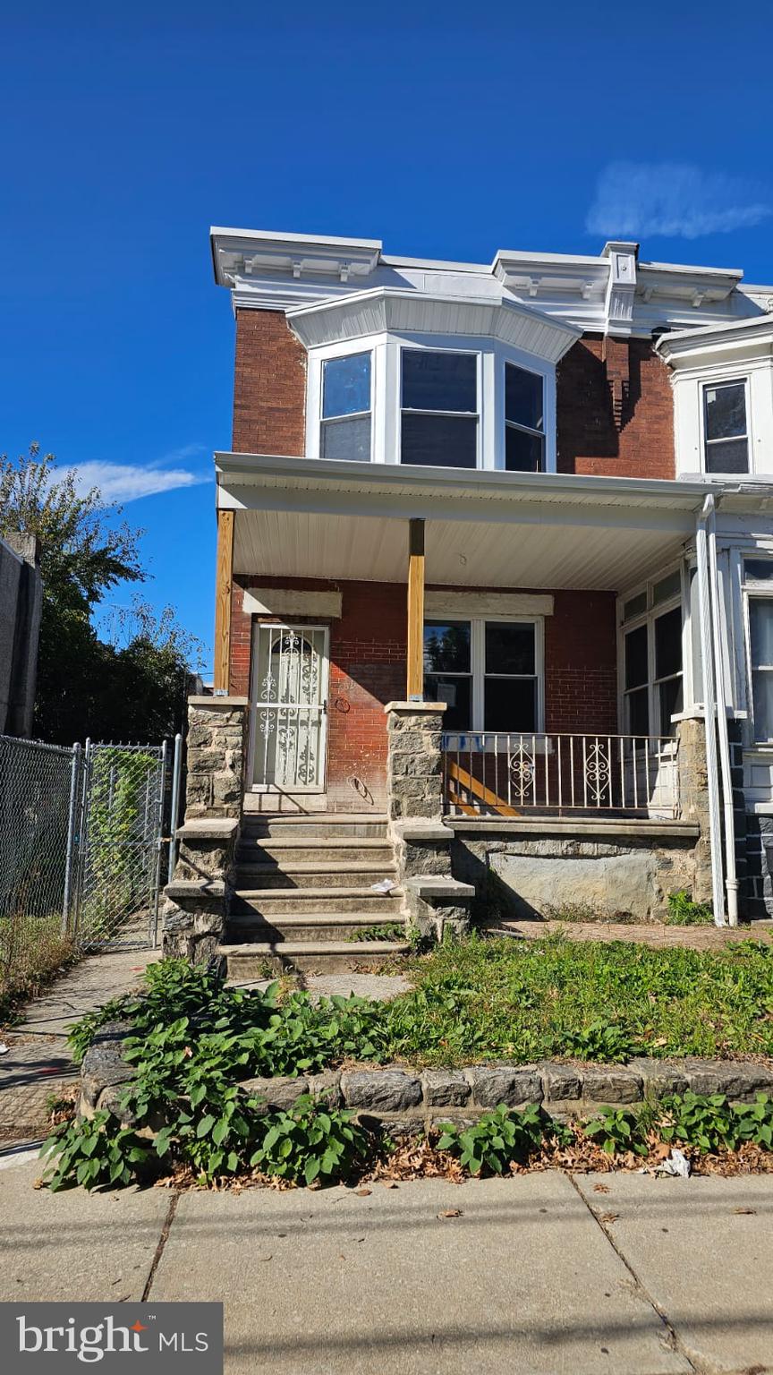 view of front of home featuring a porch