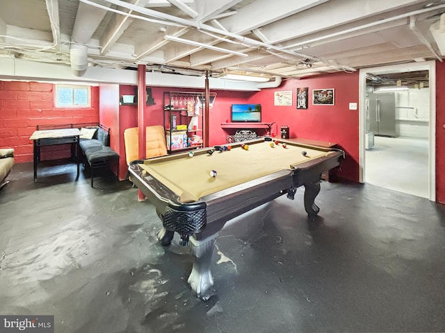 game room with concrete floors