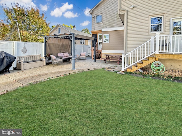 view of yard featuring an outdoor hangout area and a patio