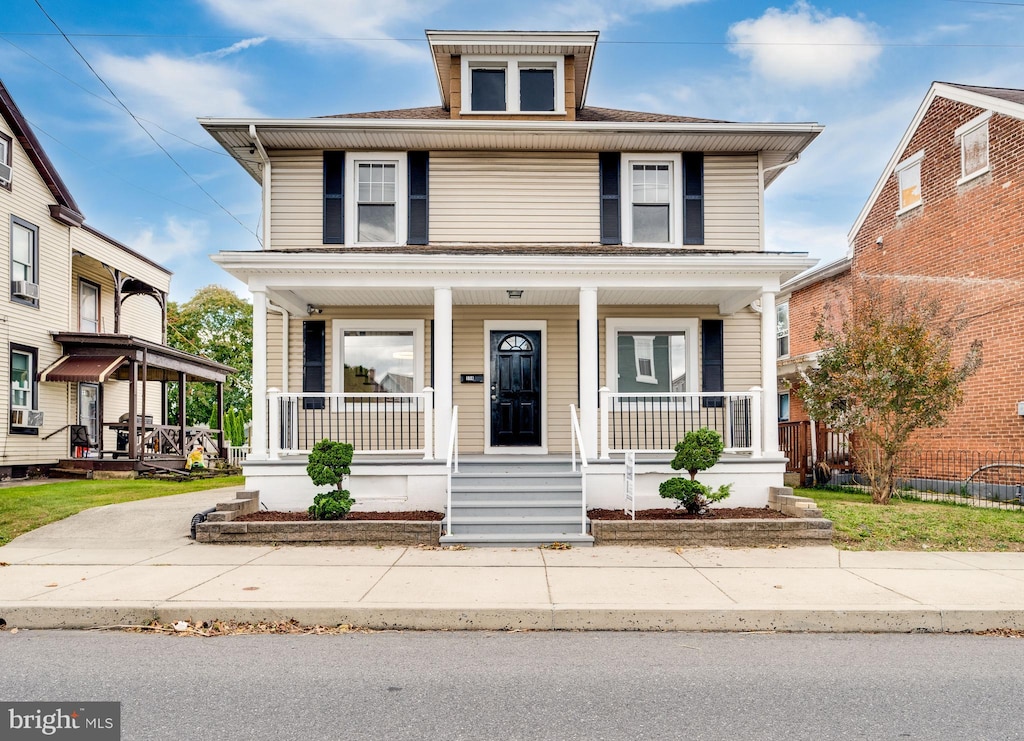 view of front of property featuring a porch