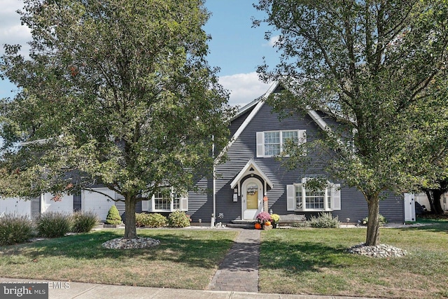 view of front facade with a front yard