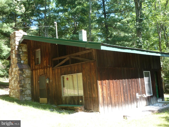 exterior space featuring an outbuilding