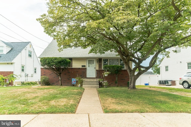 view of front of house featuring a front yard