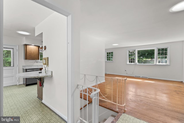 kitchen featuring light hardwood / wood-style flooring, kitchen peninsula, and a breakfast bar area