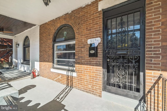 view of exterior entry featuring covered porch