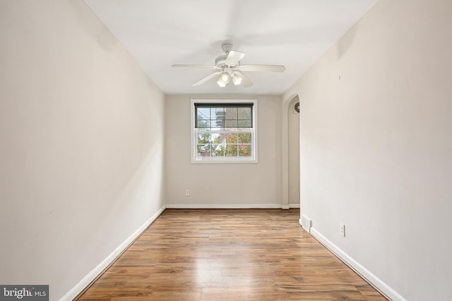 empty room featuring light wood-type flooring and ceiling fan