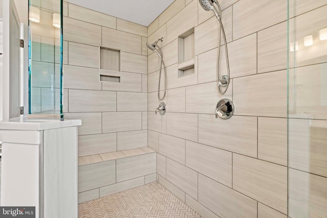 full bathroom featuring a tile shower