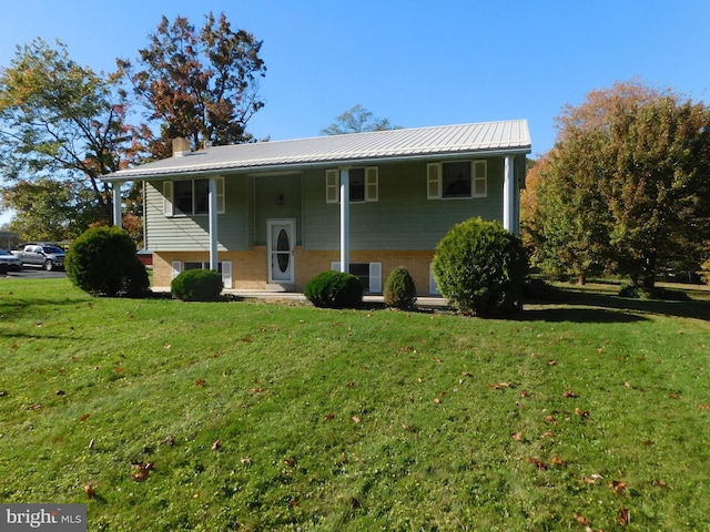 bi-level home with a front yard