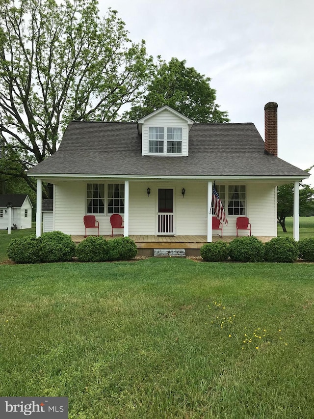 view of front of home with a front yard and covered porch