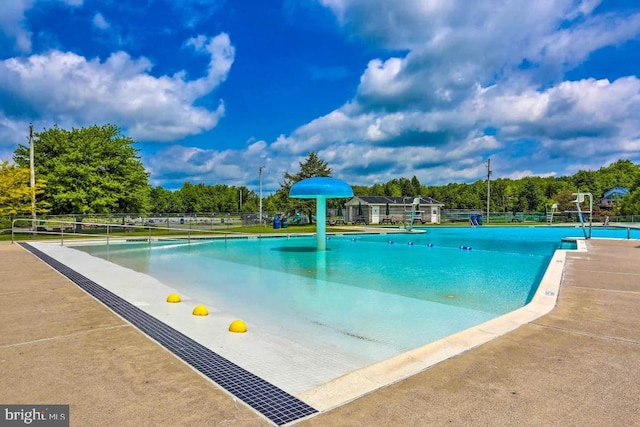 view of swimming pool