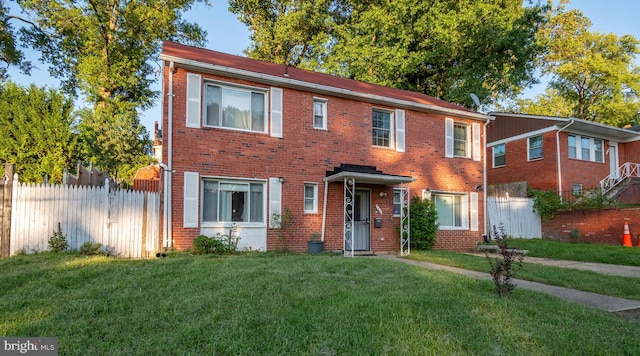 view of front of house with a front lawn