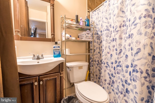 bathroom featuring vanity, curtained shower, and toilet