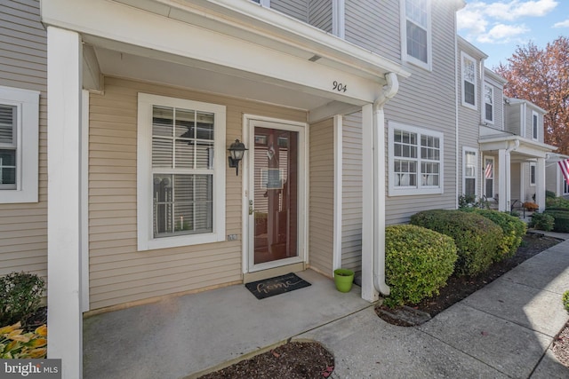 property entrance featuring covered porch