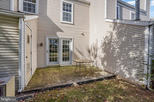 entrance to property featuring a patio area