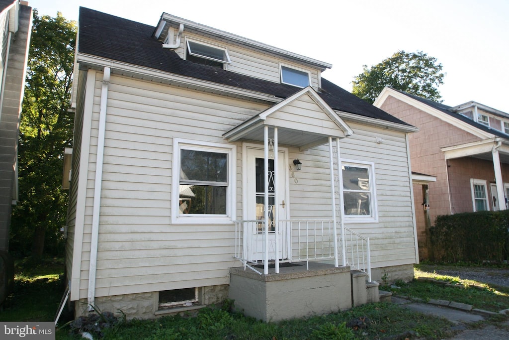 view of front facade