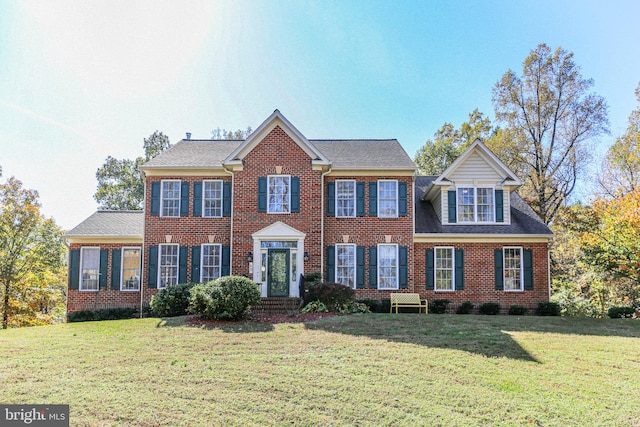 colonial-style house featuring a front yard