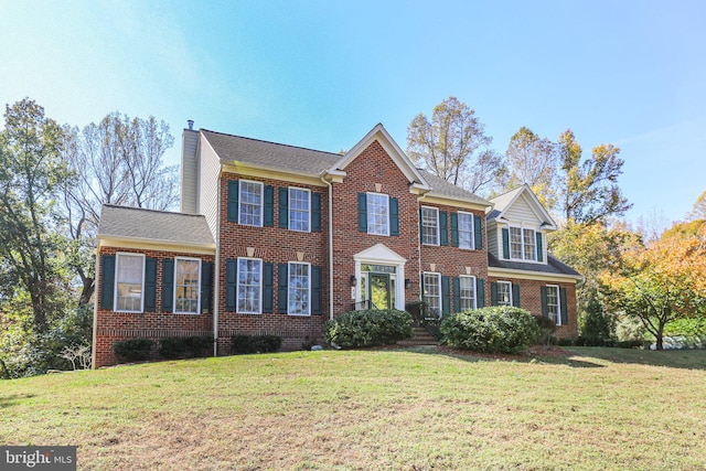 view of front of home featuring a front yard