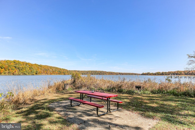 view of property's community featuring a water view