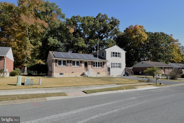 view of front of home featuring a front yard