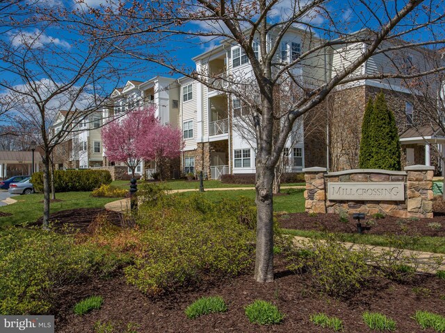 view of community featuring a yard