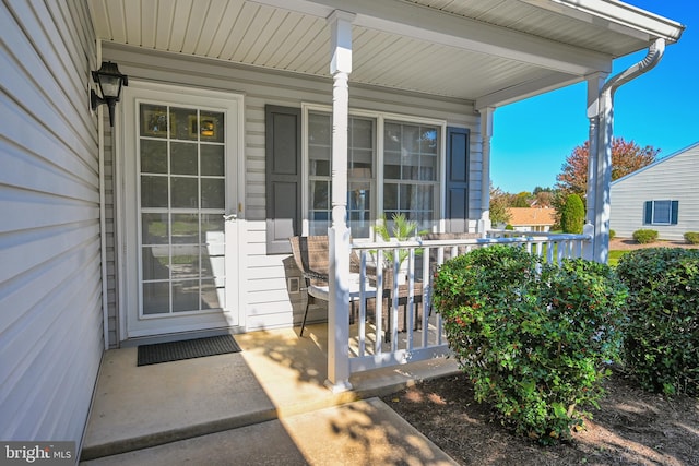 entrance to property featuring a porch