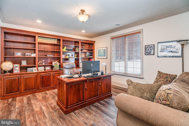 home office with dark wood-style flooring, recessed lighting, baseboards, and ornamental molding