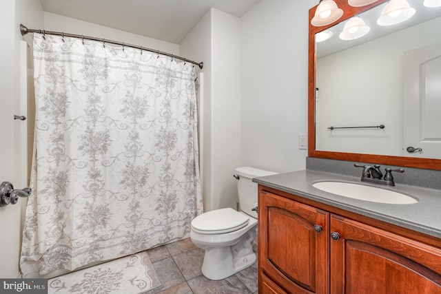 full bath with tile patterned floors, curtained shower, toilet, and vanity