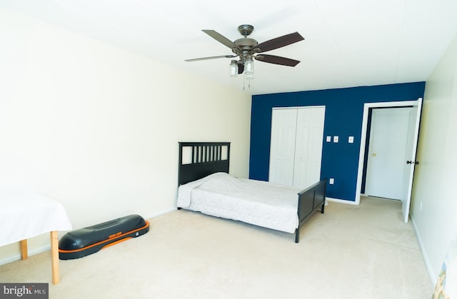 bedroom featuring light carpet and ceiling fan