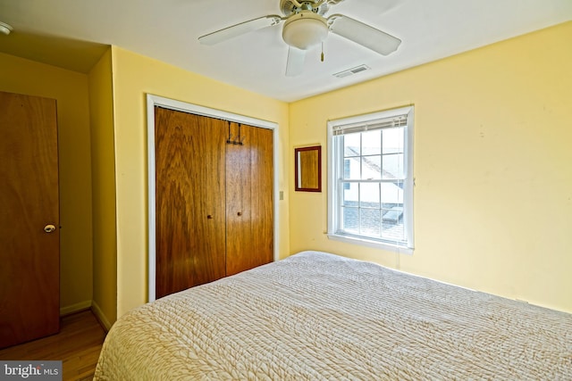 bedroom with a closet, ceiling fan, and hardwood / wood-style floors