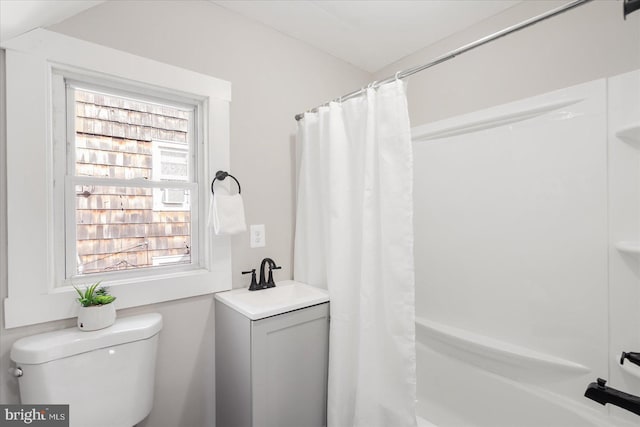 full bathroom featuring toilet, vanity, and shower / tub combo