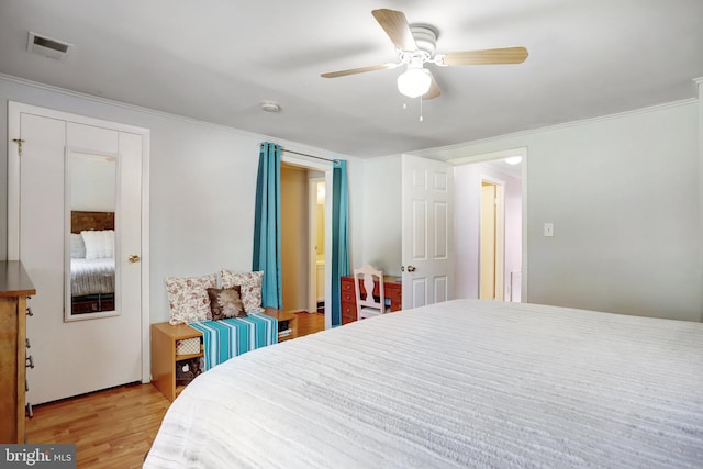 bedroom featuring ceiling fan, crown molding, and light hardwood / wood-style floors