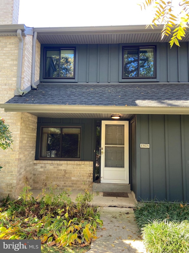 view of exterior entry featuring a porch