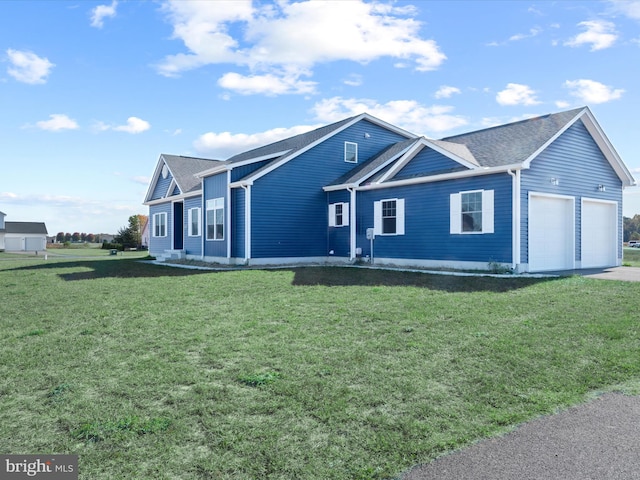 view of front of home featuring a front yard and a garage