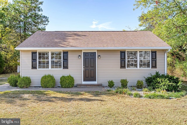 view of front of property with a front yard