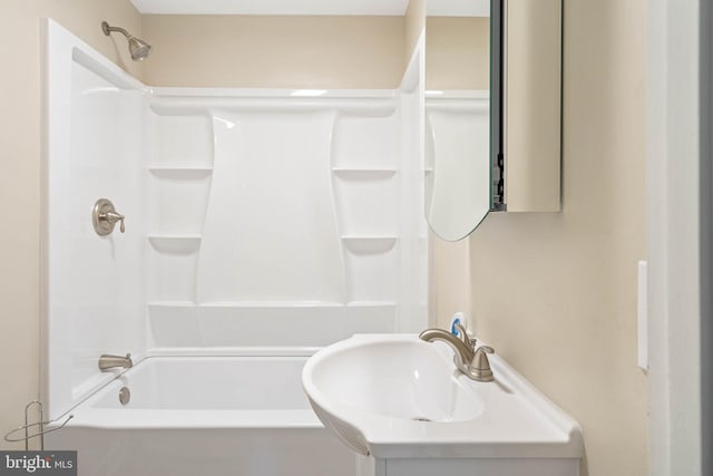 bathroom with vanity and washtub / shower combination