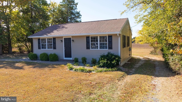 view of front of house featuring a front yard