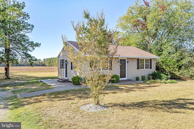 view of front of house with a front yard