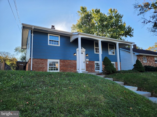 view of front of house with a front yard