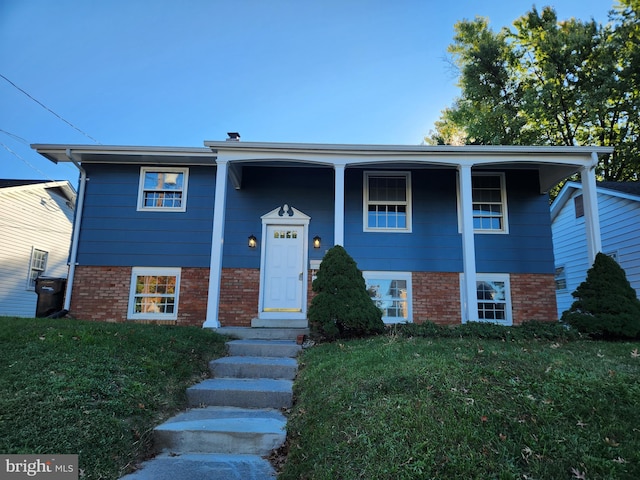 view of front of home with a front lawn