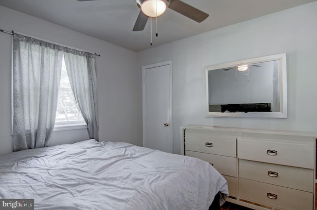 bedroom featuring ceiling fan