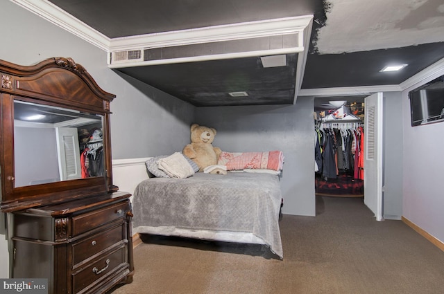 bedroom with crown molding, carpet flooring, and a closet