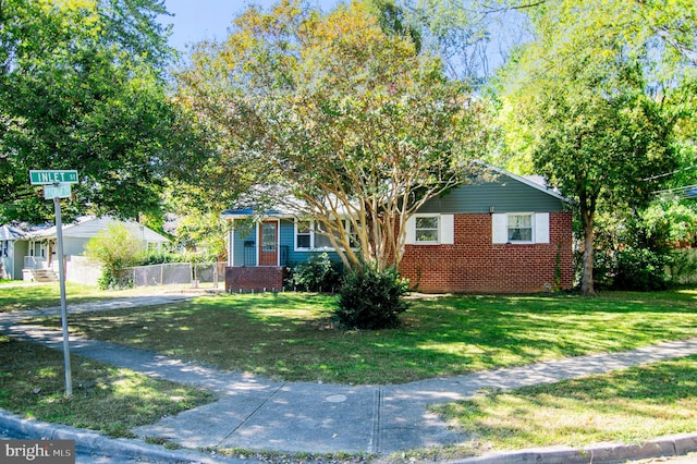 view of front facade with a front lawn