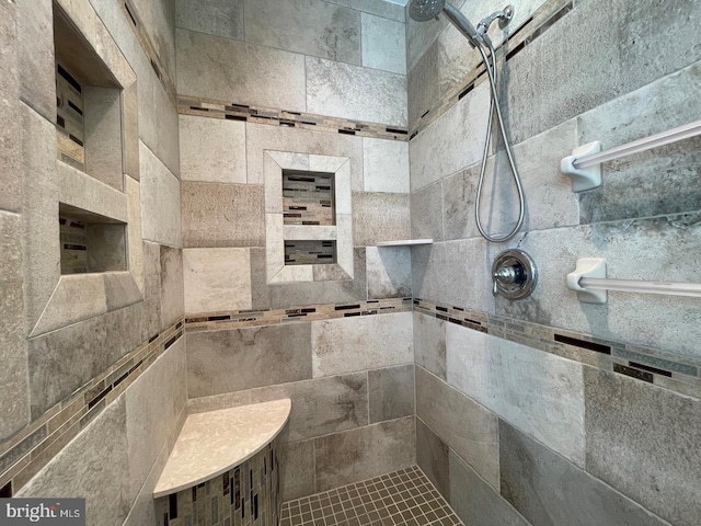 bathroom featuring a tile shower