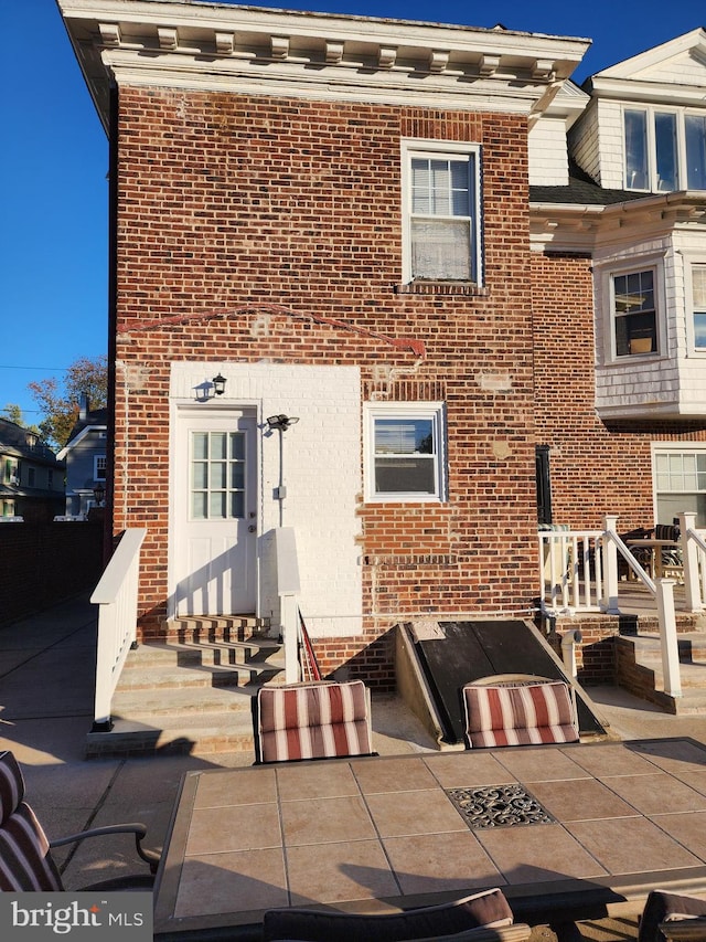 view of front of property with a patio area