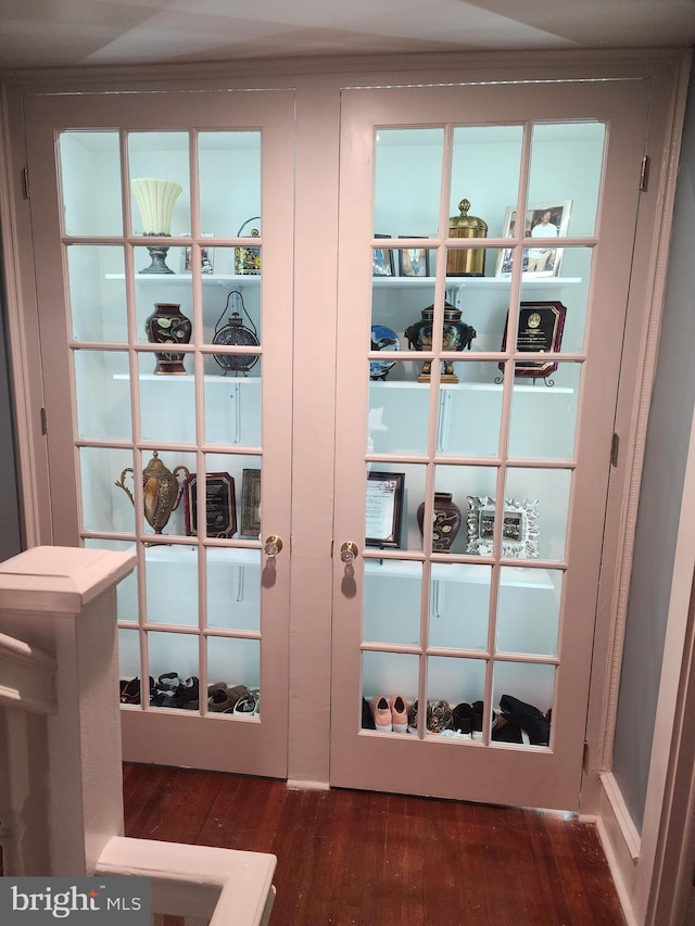 entryway featuring dark hardwood / wood-style floors